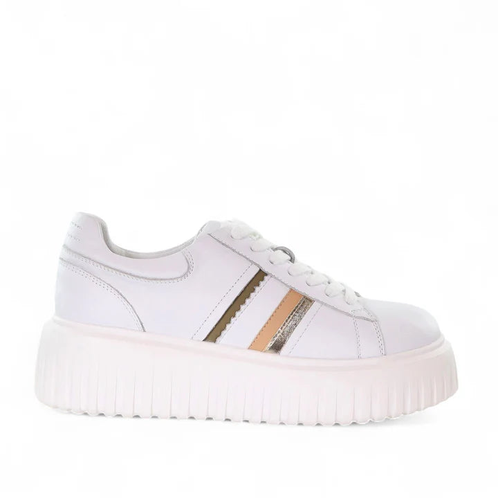 Minx Flux Sneaker White/ Gold Stripe